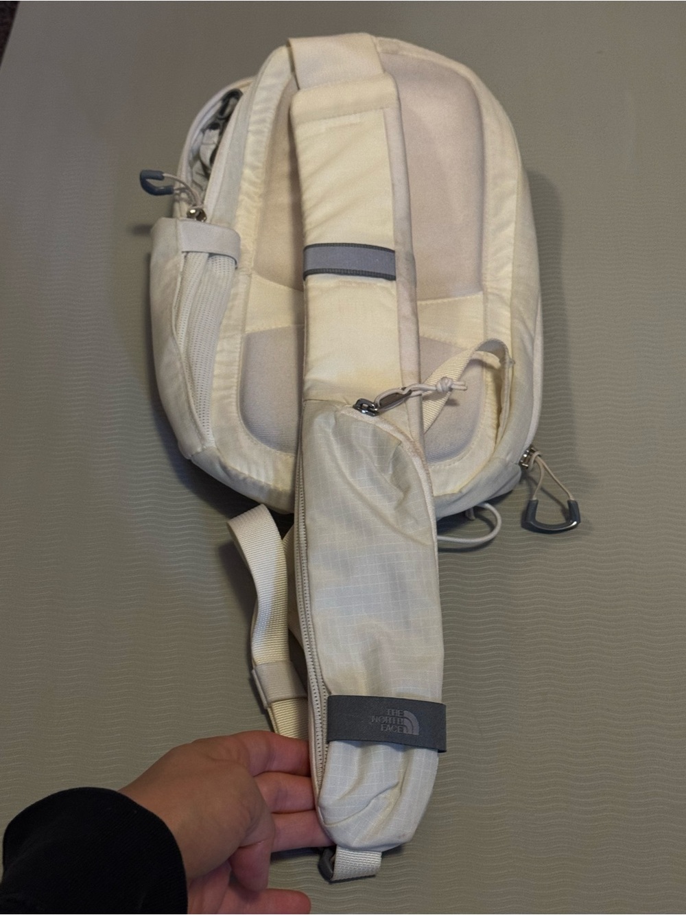 The North Face White Borealis Sling backpack mini - Picture 5 of 10